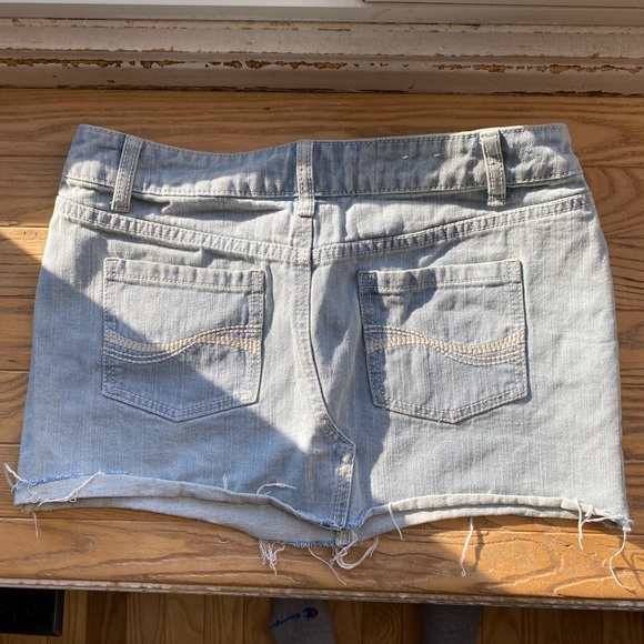 Jean Skirt - Picture 2 of 3